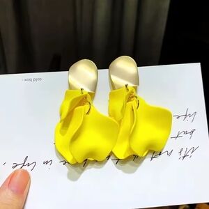 Elegant Yellow Earrings